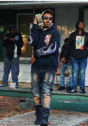 Down south n**** gettin money and you know that 🥷🏽💰 #trap #carolina #downsouth #theville #outnow