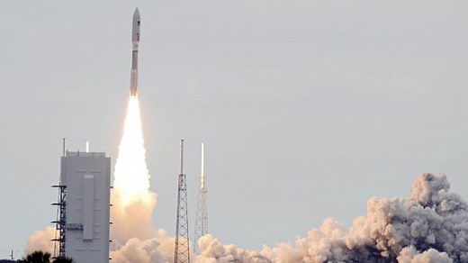 US navy launches MUOS-2 military satellite in Florida - video