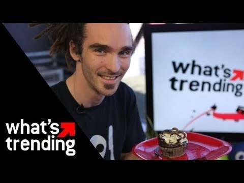 FoodForLouis Eats a Worm Cupcake and Crickets LIVE on What's Trending [01/18/2013]