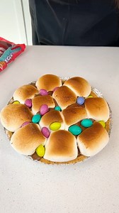 64K views · 600 reactions | S'mores and no bonfire needed This easy trick to make s'mores without having the smoke ruin your hair and clothes This video was produced by Kiera J and Network Media, LLC. | Home Hacks & Easy Snacks | Facebook