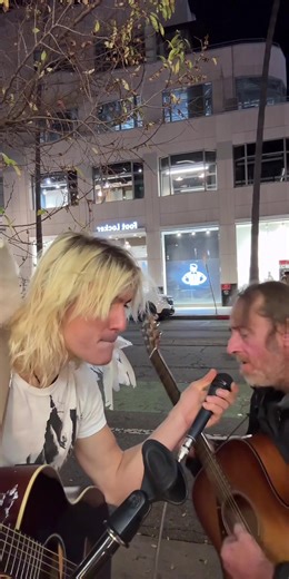 Street Performer Stuns with Incredible Singing Talent