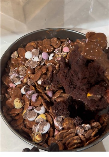 Mini Egg Crunch Cake Recipe