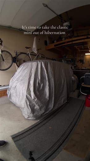 Let’s take the classic mini out of hibernation. #classicminicooper #classicmini #austinmini #rovermini #jpmini #classicdriver #classiccar