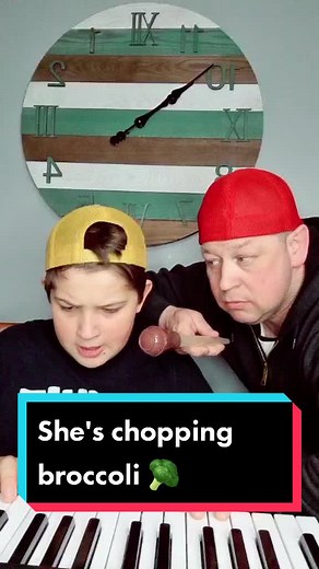 she's chopping broccoli #snl #comedy #humor #craigandryan #fyp #danacarvey #craigio27