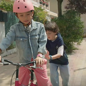 Splash into fun times with water-resistant FUZE IN PINK, a watch that’s ready for all-weather frolics | Flik Flak