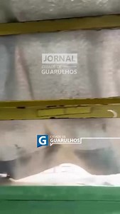 #DESABAFO | De um estudante guarulhense sobre a situação da escola Na manhã desta quinta-feira (9), o Jornal Cidade de Guarulhos recebeu uma denúncia sobre as condições da Escola Estadual Lydia Kitz Moreira, localizada na Rua Dorezópolis, Jardim Santa Clara. Segundo os alunos, uma das salas de aula está sem vidro na janela desde o início do ano, e com a queda nas temperaturas, que chegaram a 16 °C nesta manhã, os estudantes precisaram improvisar com cortinas para conter o vento. “Diretor da esco
