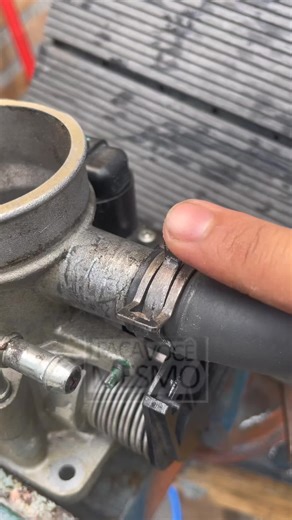 Mastering Hose Loosening Techniques from an Experienced Mechanic