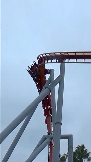 The AWESOME Cobra Roll of Silver Bullet at Knott's Berry Farm