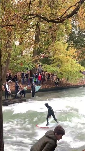 Würdest du hier surfen?“ #citylife #europe #munich