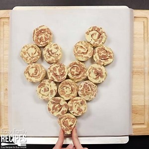 42K views · 53 reactions | You won't believe how cute she makes these cinnamon rolls and it only takes 5 minutes! Perfect ideas for Valentine's Day breakfast for kids! Full Instructions: https://www.thepinningmama.com/5-minute-cinnamon-roll-heart-valentines-breakfast-with-pillsbury/ | Easy Family Recipes | Facebook