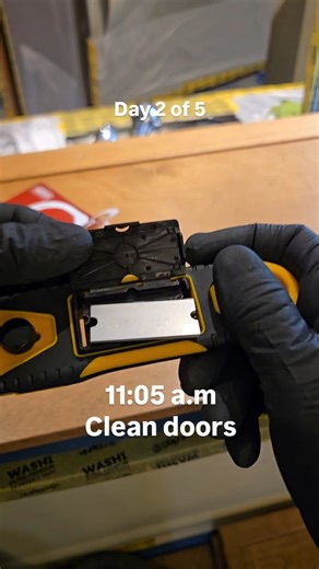 Oseas Zelaya on Instagram: "Dustless Sanding and degreasing today on day 2 everything passes through my hands to obtain best results. Visit ⤵️ www.thepainterottawa.ca To secure your spot also discover, • My 5 Day process, • Paint product used with Hardener Additives 2k • Pricing"