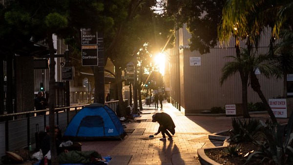 In the past year, San Diego's unsheltered homeless people drop by double digits