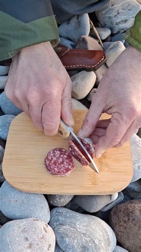 The ‪@CasstromSweden‬ Lars Falt UK legal Slip-joint folder. Perfect for outdoor #charcuterie.