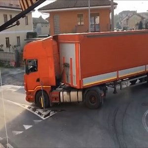 Classy driving skills of truck drivers Cre: Technological Power | Technological Power