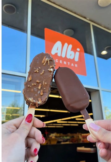 ☀️ Topli dani su stigli, a sa njima i omiljeni sladoledi u Albi Centru! 🍦 Od omiljenih klasik ukusa do bogatih premium kombinacija - pronađite savršeno osveženje za tople dane po sjajnim cenama. 😍 👉 Posetite Albi Centar i uživajte u letnjim ukusima uz sigurnu uštedu.🛒 #AlbiCentar #AlbiSrbija #kupovina #icecream #sladoled