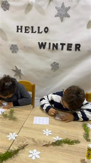 Kiddy academy on Instagram: "✨ Nouvelle année, nouvelles idées ✨ En Moyenne Section, on ne fait pas que créer… on réfléchit, on choisit et on exprime ses idées 🎨✏️ À travers cette activité, les enfants développent leur imagination, leur langage et leur autonomie, tout en prenant plaisir à réaliser une production qui a du sens pour eux 🥰 À Kiddy Academy, chaque activité est une étape de plus vers la confiance en soi et le plaisir d’apprendre 🤍 #KiddyAcademy #MoyenneSection #NouvelAn #Apprentis