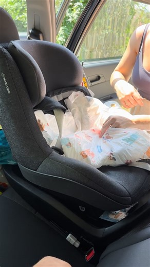 George & Deb & Nelio & Mila on Instagram: "⚠️Safety Note: manufacturers advise to not add any 'extras' to car seats to ensure they are effective in the case of an accident.⚠️ ——— MOM HACK: potty training - use a puppy pad in the car seat to avoid ‚accidents‘ to leak all over the seat.  also great for throw ups… #momhack #toddlerhack #pottytraining #toddlermom"