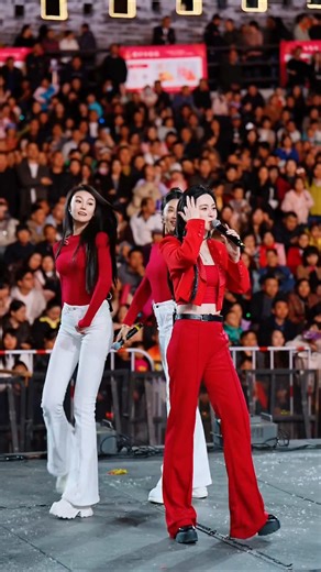 13K views · 742 reactions | 24.10.2025 唐艺直播（01）#唐艺户外直播20251024 #红安影视幻城户外直播 #歌手唐艺 #唐艺彩虹团 #fblifestyle | 唐艺 | Facebook