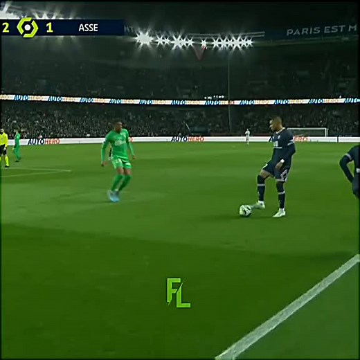 Mbappé pass🥶🎯#psg#ligue1#viral#football#fyp#foryoupage#4k#viraliza#futtlonyy#edit#pss#mbappe