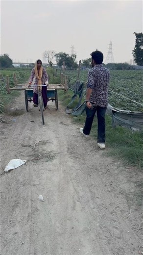 2 दिन बाद शादी है और ये रिक्शा चला रही है 😳#humanity #respect #helping #trending #viralvideo