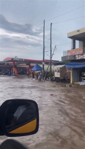 Heavy rainfall in the early hours of today hit Ghana’s capital, Accra, causing severe flooding in several parts of the city. This video shows the current situation at Kaneshie Pamprom after hours of continuous downpour. | MTV GHANA