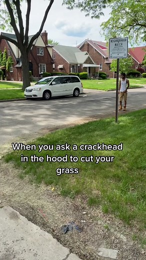 When You Ask A Crackhead In The Hood To Cut Your Grass🤣😳 #fyp #funny #comedy #thehood #TWDSurvivalChallenge