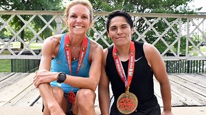 ‘Marathon mom’ accompanies inspiring runner on solo marathon