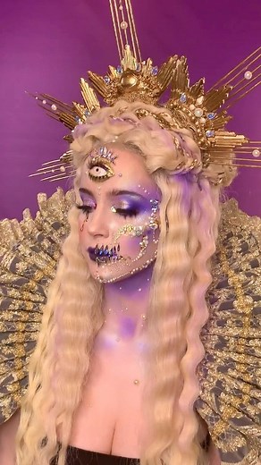 VANESSA DAVIS on Instagram: "Learn how to get work in the industry 🎭🎬 Careers interview with Vanessa Davis and Lucile Pinho Da Costa, wig maker for film, TV & theatre 🪡 Discover how they got their lucky break and made it in the industry 🦋 AVAILABLE NOW to The Art of Wig Making students, purchase the full course through the link in bio #wigmaking #skulltresspro #bespokewigs #wigs #careers"