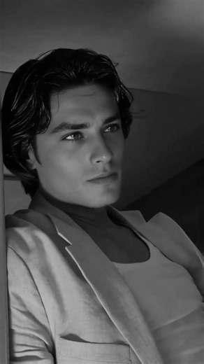 Loving the 80s vibe ! #malemodel #80s #vintage