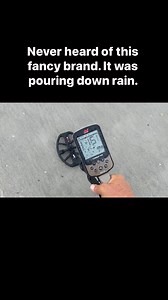 Detecting in the rain can be so relaxing #detecting #beach #digging #gold #diamond #thomassabo #weird | Joe Digger