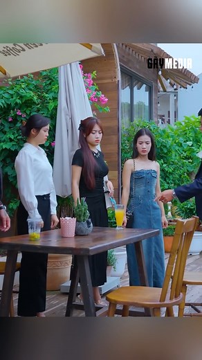 1.6M views · 8.3K reactions | Chủ tịch giải cứu tiểu thư xinh đẹp bị chị gái ép đi tiếp đối tác và cái kết Xem full tại Quốc Tuấn. #gaytv #quoctuan | Quốc Tuấn | Facebook