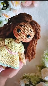 ESP / ENG 👇 . . ✨ Ya llegó la MASTER CLASS que tanto esperabas!! Wiiii! 🥳🥳🥳 . . Un curso ULTRA COMPLETO donde te voy a enseñar todo sobre EL TEJIDO DEL REVÉS.🤓 . . Que incluye? ❤️ 1 videotutorial con los conceptos básicos del tejido del revés. ❤️ 5 videotutoriales para tejer cada parte de Valentina. ❤️ 1 videotutorial donde te muestro 4 formas de articularla (¡sí, Valentina puede mover brazos, piernas y cabeza!). ❤️ 1 videotutorial para bordar su carita, maquillarla y crear su hermoso cabel