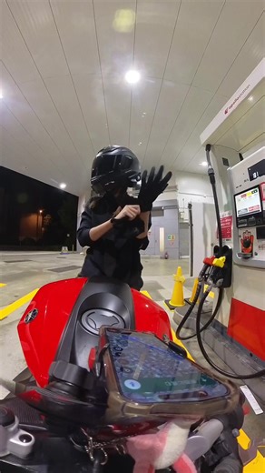 バイク女子の力：夜の再来