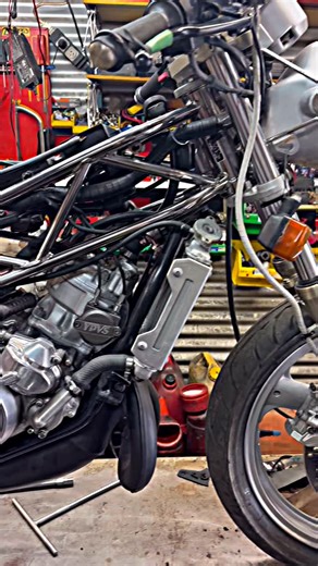 47 reactions | Yamaha SDR 200  Classic yamaha 2 stroke model.. only 700klms . few things done in the workshop! back to running! Sold as is to customer! not much to do. new tyres, maybe some vapor blasting here and there.. We do have another coming up! bit rougher! has been sitting for a while  #yamaha #yamahasdr200 #sdr200 | Centrepoint Wholesale | Facebook