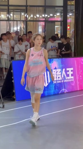 今天过节不看球！看女神啦～ 七夕快乐 🎥 ： 路人王篮球 | 篮球迷恋家mi Basketball