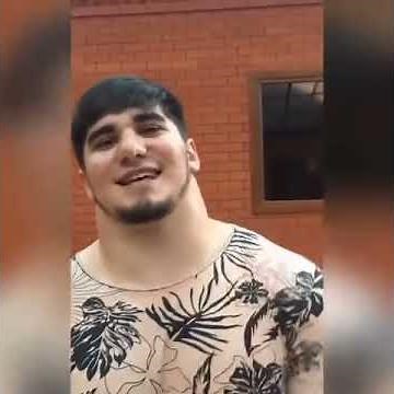 The Biggest Neck In The World !!