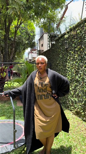 Watu wangu, have you ever just taken off your shoes and walked barefoot on the grass? Ku-ground? The simple things in life are the most important ones. Number one is grounding, kutembea mguu tupu. When was the last time you did that? In our African culture, that was the secret to a happy life. It brings you back to reality, it centres your life. Number two, this trampoline! Watu wangu this is not for kids, it is for adults! Hii ni rebound machine. You think the biggest exercise is running? This 