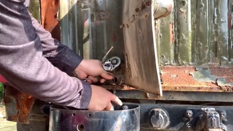 UAZ 469 Powertrain Restoration: Reviving the Drive System in Part 3 of the Project