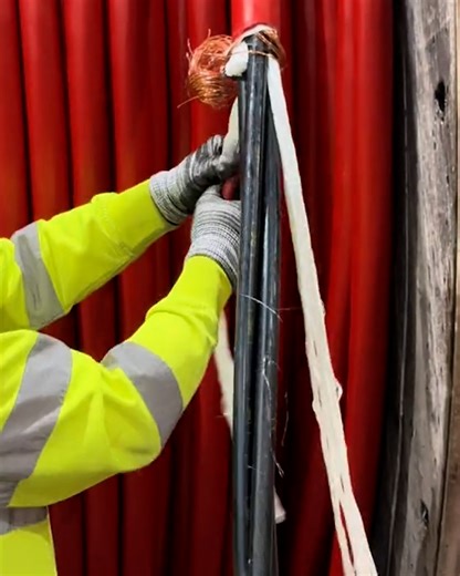 446K views · 500 reactions | Now this is how you strip a cable  | UNILAD Tech | Facebook