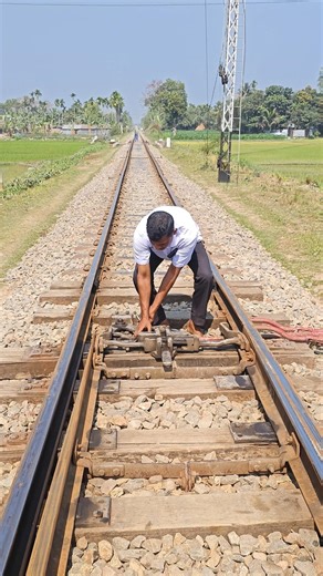 Interlock point change #railtrack #railway #interlock #indianrailways #hardwork #travel #manual