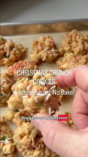 4-Ingredient No Bake Christmas Crunch Cookies #cookies #christmasdesserts
