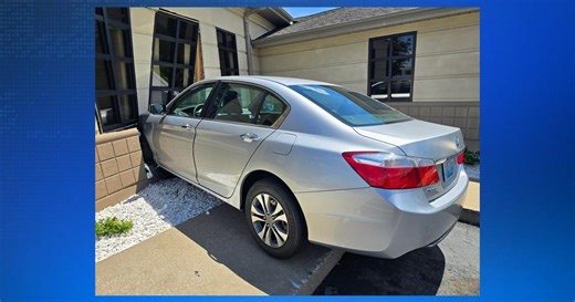 Nobody injured after car crashes into building in Paducah