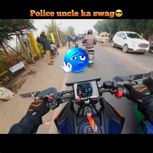 Police ne dekha, phir bhi green signal😎🚦#duke250 #shorts