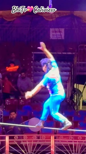 Blindfolded string walker-Circus Caballero👏🏻