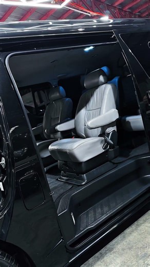 ✨ Luxury on Wheels Starts Here! 2017 Toyota Hiace Super Grandia 2.5 AT – fully loaded