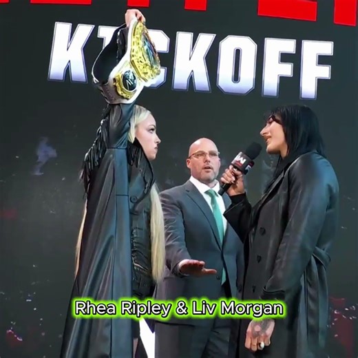 Liv Morgan vs Rhea Ripley 🔥 WWE Showdown