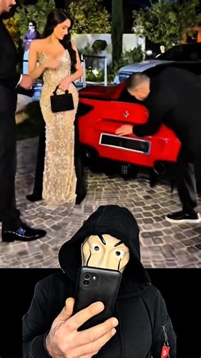 The Mask | Official Page on Instagram: "STREET MAGIC REVEALED 🪄 #magic #foryou #tricks #magician #magictricks"