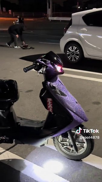 ユニークなイカリングとアドレスV125Gマフラーの魅力