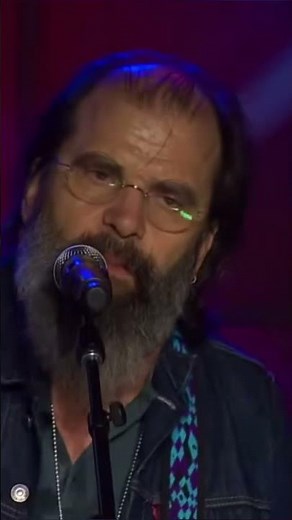 Steve Earle with "Guitar Town" from Skyville Live