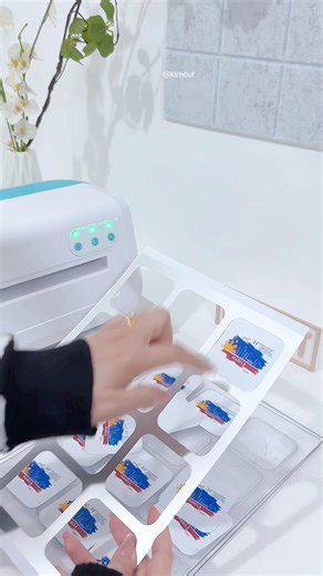 108K views · 469 reactions | Easily cut precise square badges with the Creative Express die-cutting machine. 﫶 #kimcut #fblifestyle | Kimcut | Facebook